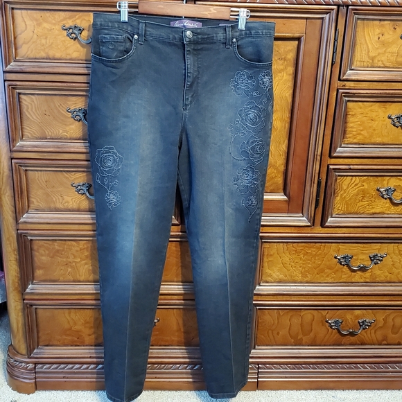 GLORIA VANDERBILT Amanda black rose jeans size 16 - Picture 5 of 7